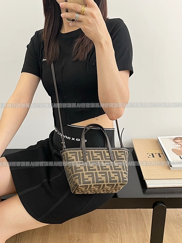 펜디롤FF자카드미니백  20260506 122858 010.jpg