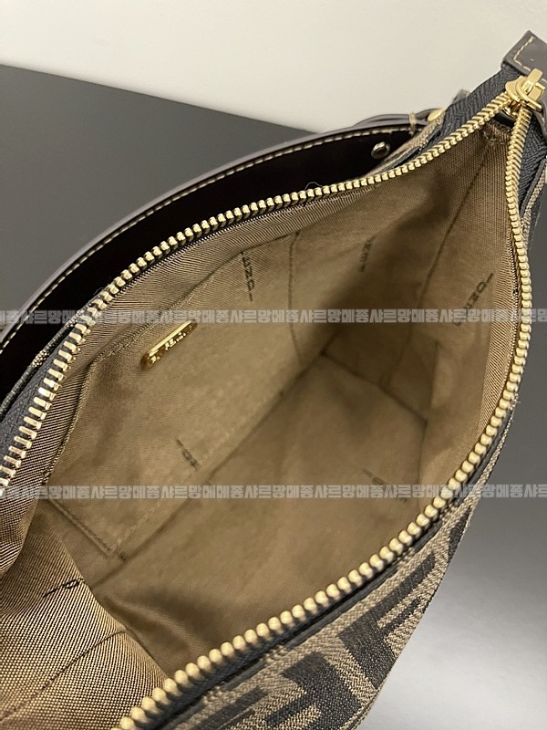 펜디주카미니코스메틱백  20260507 142808 008.jpg