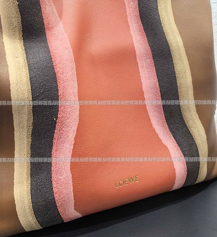 로에베미디움플라멩코클러치랜드스케이프  20260512 164704 013.jpg