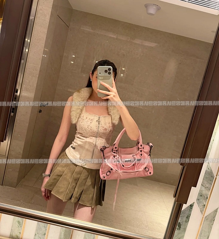 발렌시아가르시티퍼스트백20260516 153400 002.jpg