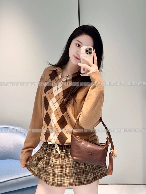 미우미우나플락페이턴트가죽파우치  20260520 135542 019.jpg