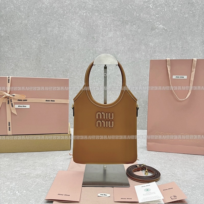 미우미우 아이비 캔버스 토트 백 미니20260520 145214 019.jpg