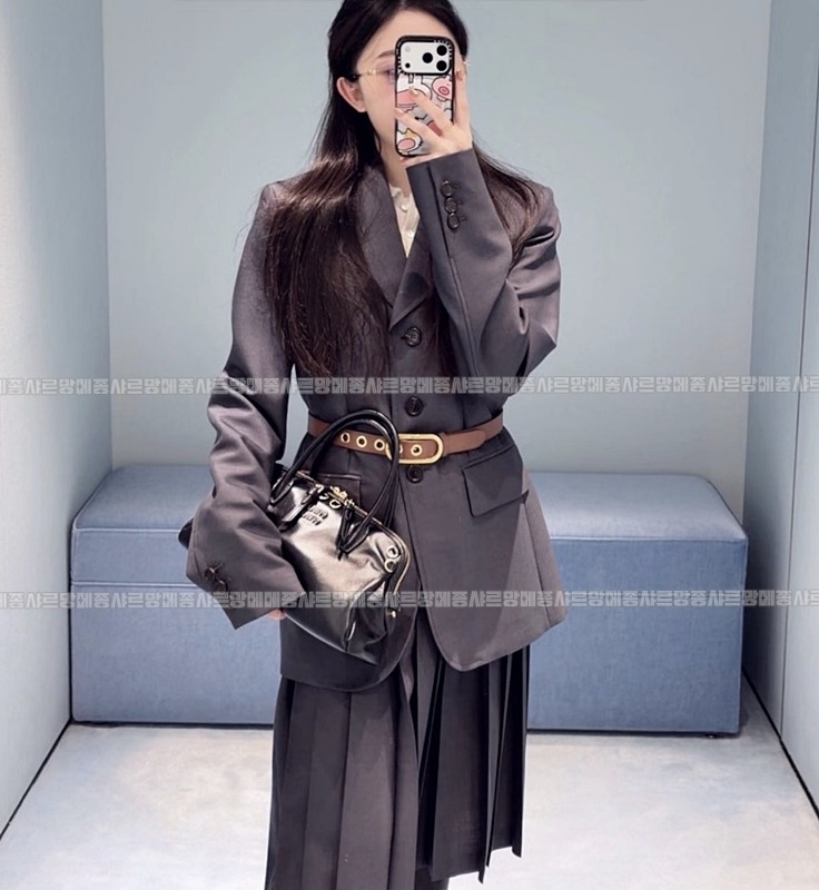 미우미우카프리스가죽클러치  20260523 101141 011.jpg