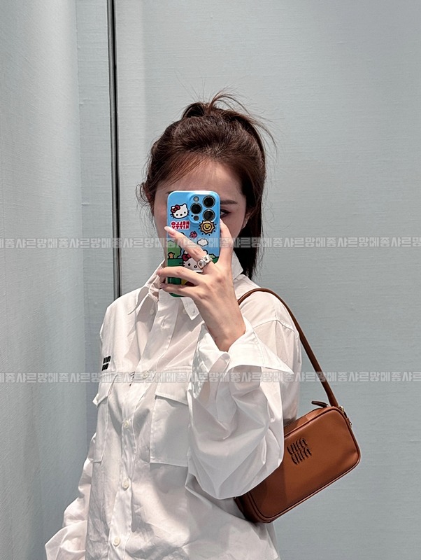 미우미우로고레더파우치숄더백  20260523 111503 019.jpg
