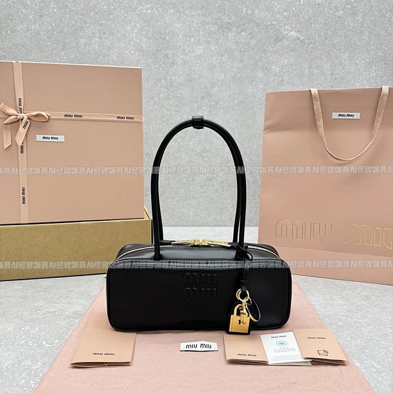 미우미우보레더스몰백  20260526 130122 010.jpg
