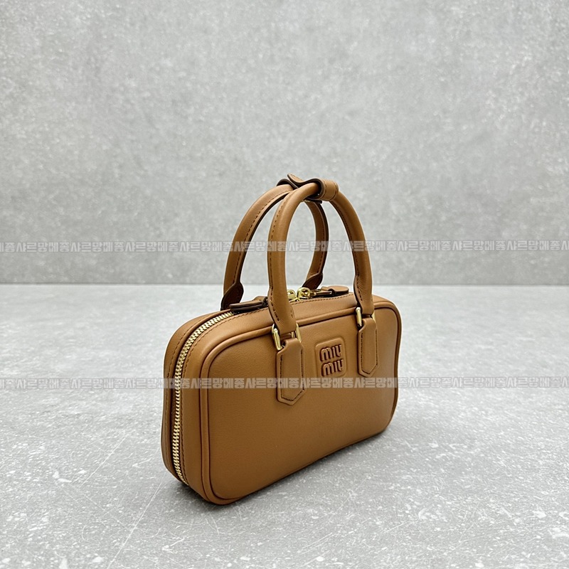 미우미우아르카디가죽백  20260527 142416 002.jpg