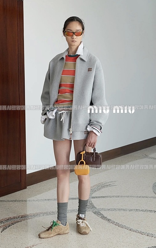 미우미우아르카디가죽백20260528 093752 016.jpg