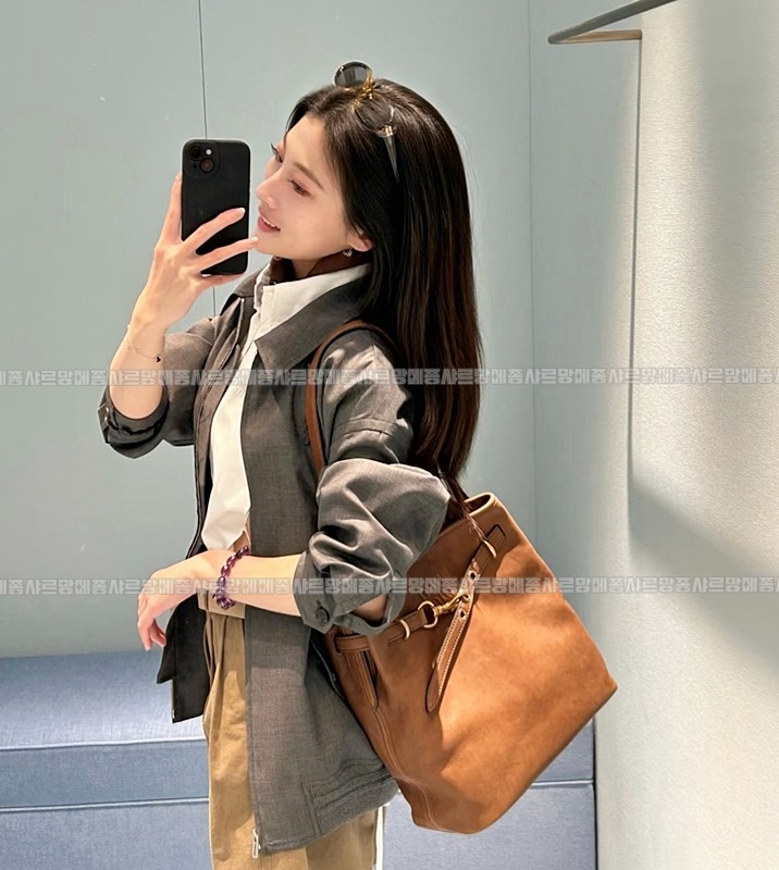 미우미우아방뛰르나파가죽버킷백  20260528 134800 023.jpg