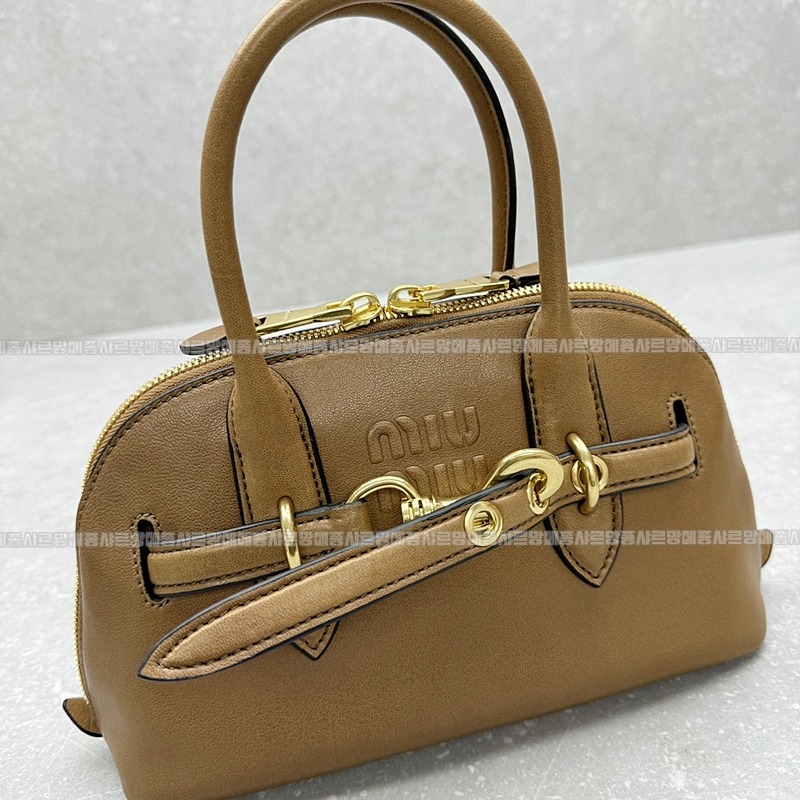 미우미우아방뛰르나파가죽백  20260530 112029 005.jpg