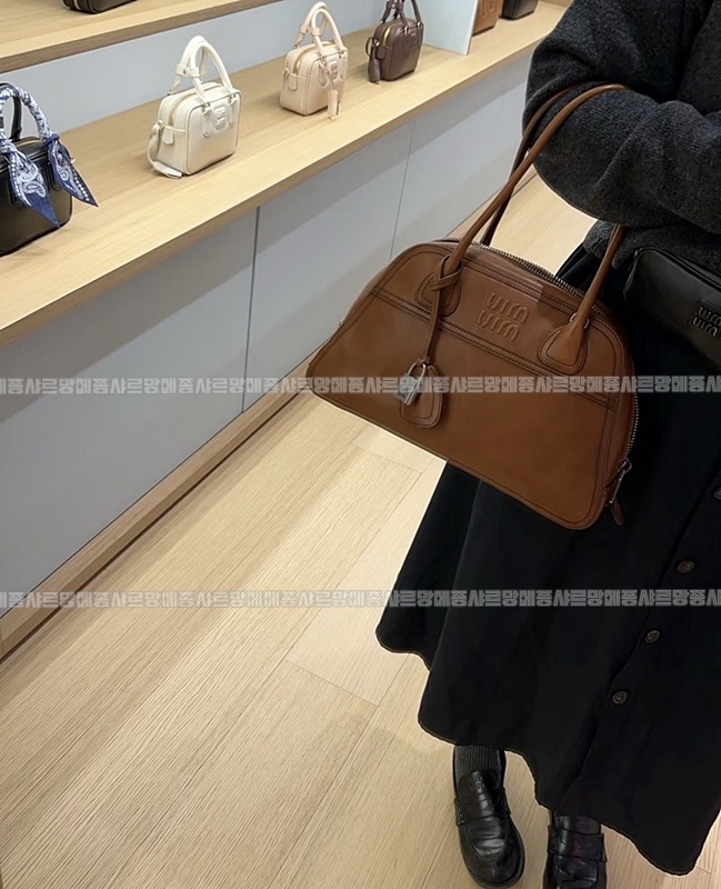 미우미우비방나파가죽백  20260530 121545 059.jpg