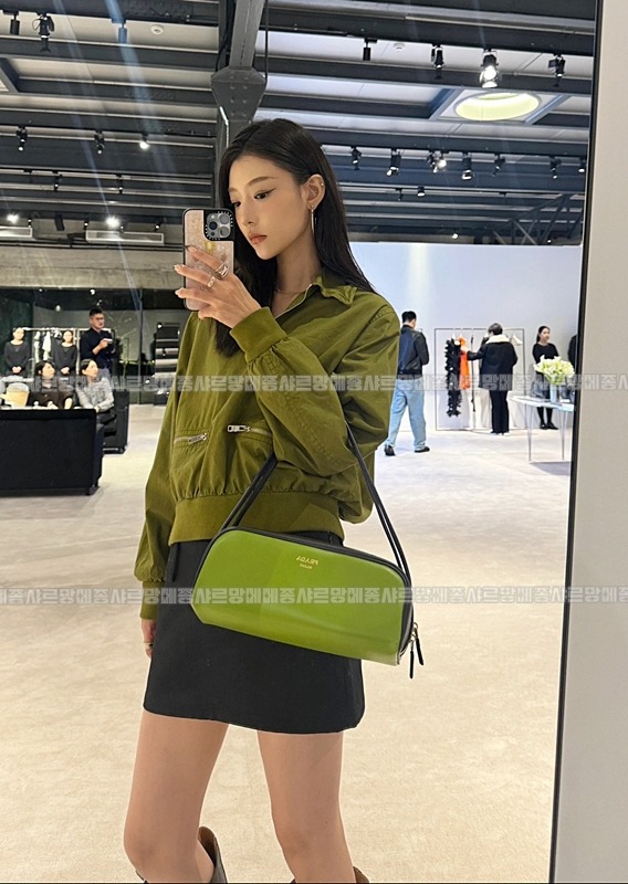 프라다스윙숄더백  20260531 125948 010.jpg