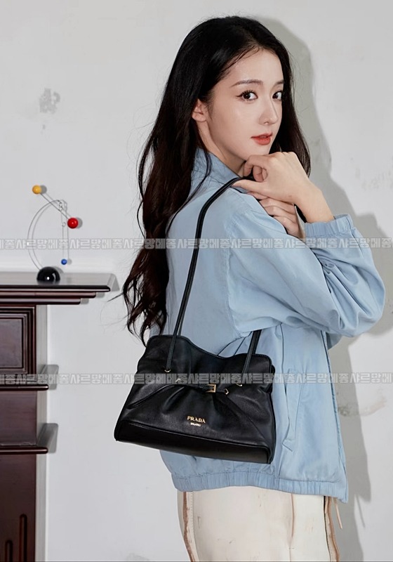 프라다다다스몰나파가죽핸드백20260531 133932 011.jpg
