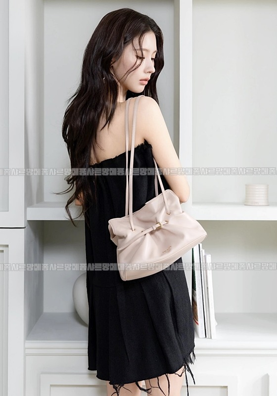 프라다다다스몰나파가죽핸드백  20260531 155109 041.jpg