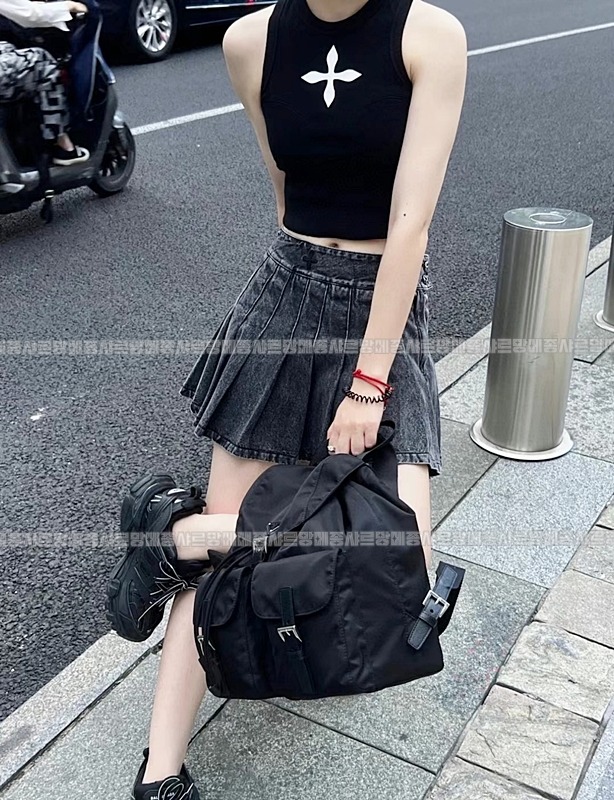 프라다미디움리나일론백팩  20260531 162400 012.jpg