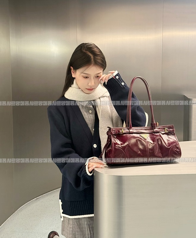 프라다보니가죽핸드백  20260531 164323 047.jpg