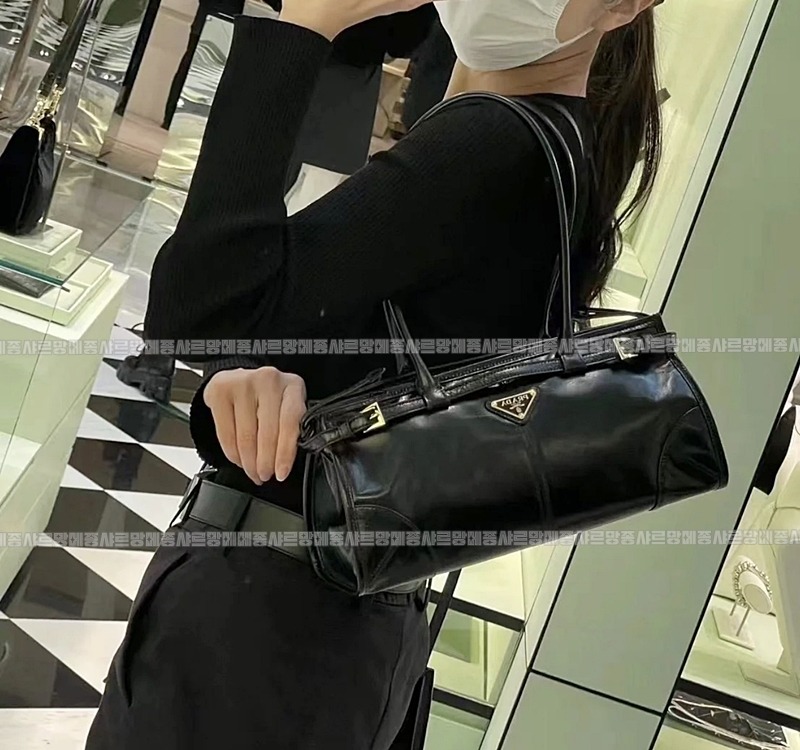 프라다보니가죽핸드백  20260531 164324 052.jpg