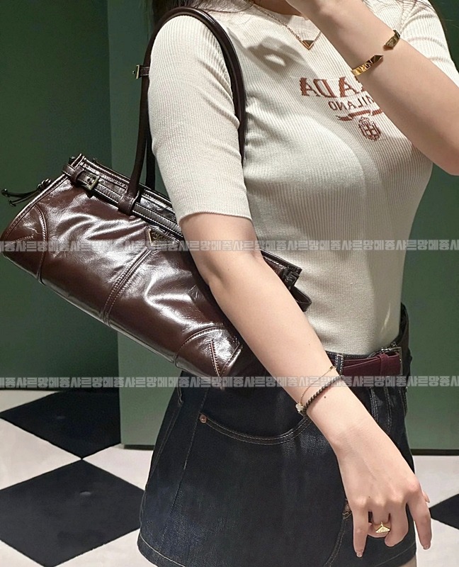 프라다보니가죽핸드백  20260531 164324 054.jpg