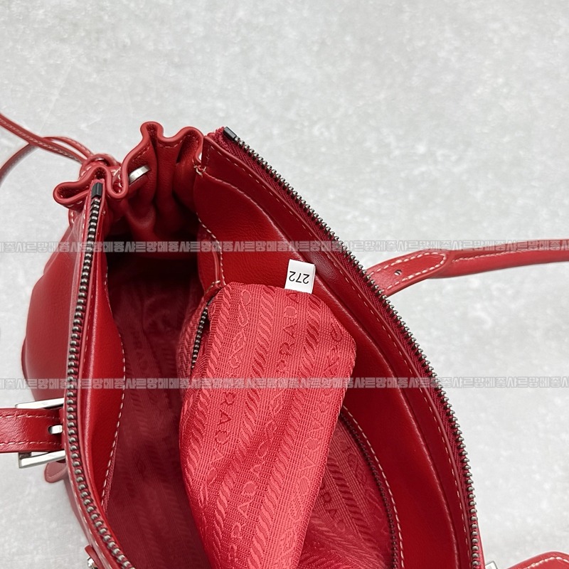 프라다보니미디움글라쎄가죽토트백  20260601 153504 028.jpg