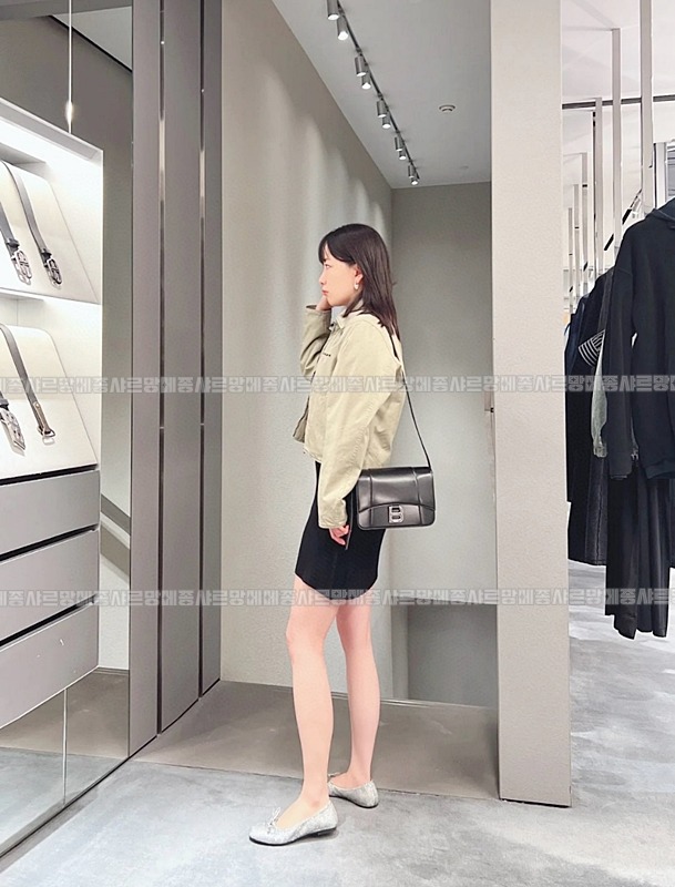 발렌시아가아워글래스슬링백스몰  20260603 155410 023.jpg