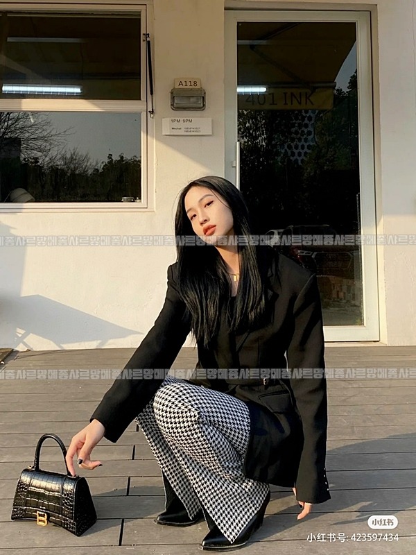 발렌시아가아워글래스핸드백  20260603 170200 023.jpg