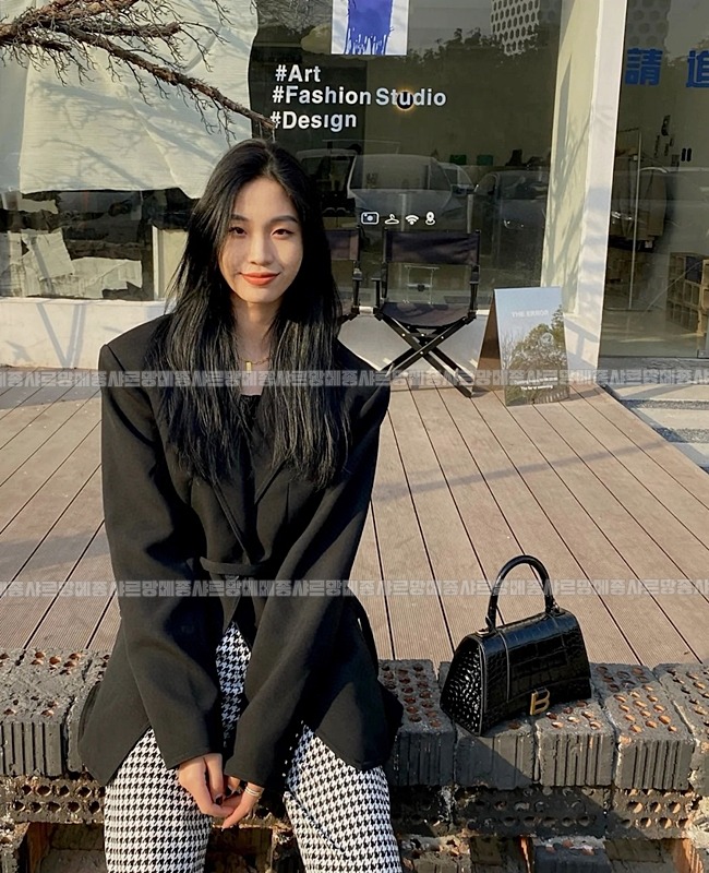 발렌시아가아워글래스핸드백  20260603 170200 022.jpg