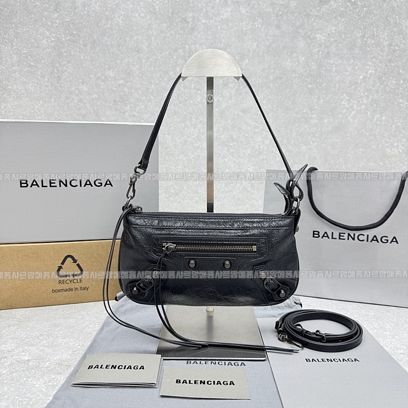 발렌시아가르시티파우치온스트랩백  20260604 111856 001.jpg