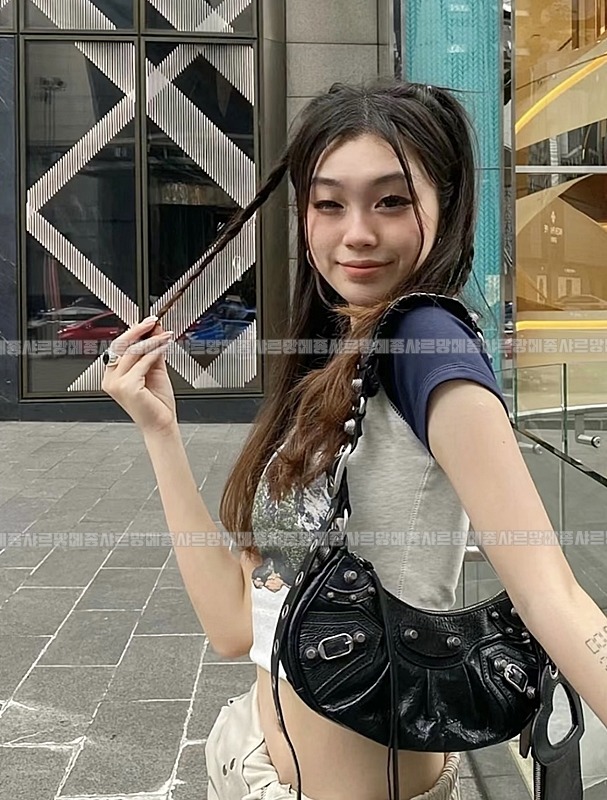 발렌시아가르카골숄더백 20260604 160802 021.jpg