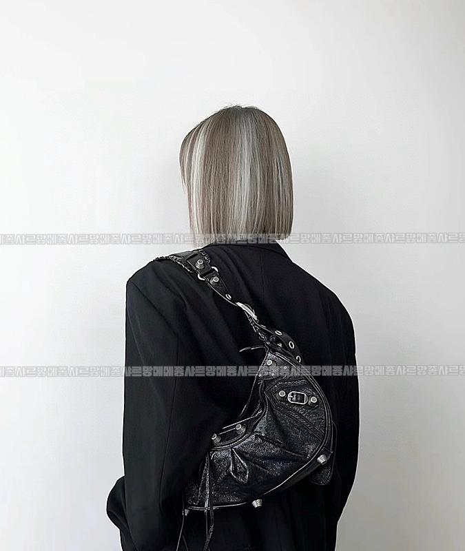 발렌시아가르카골숄더백 20260604 160803 025.jpg