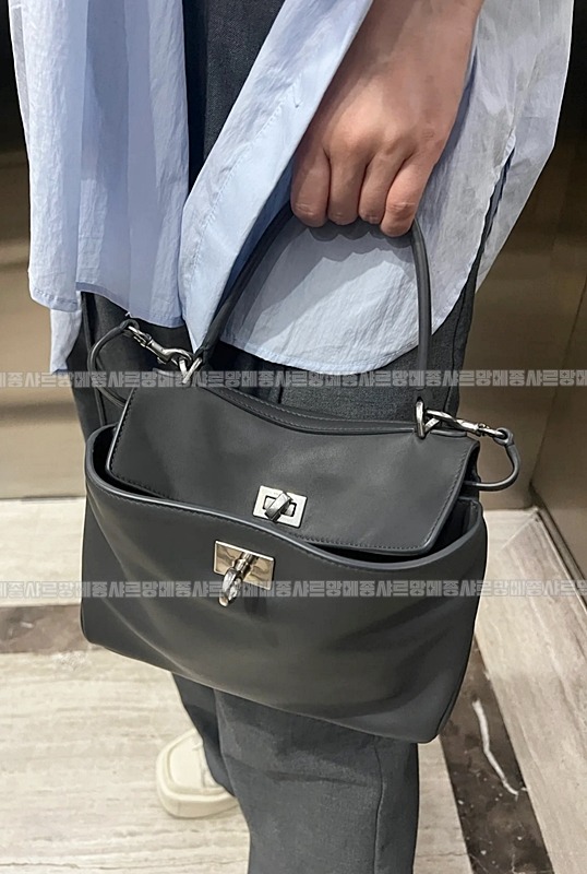 발렌시아가로데오핸드백  20260605 164234 058.jpg