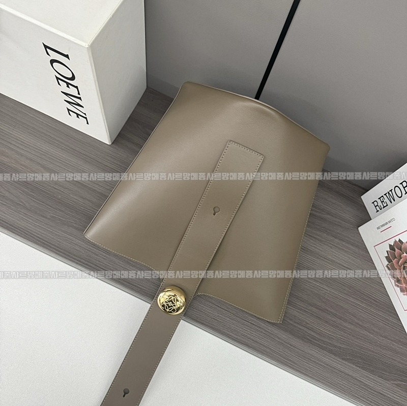 로에베미니페블버킷백  20260621 131554 005.jpg