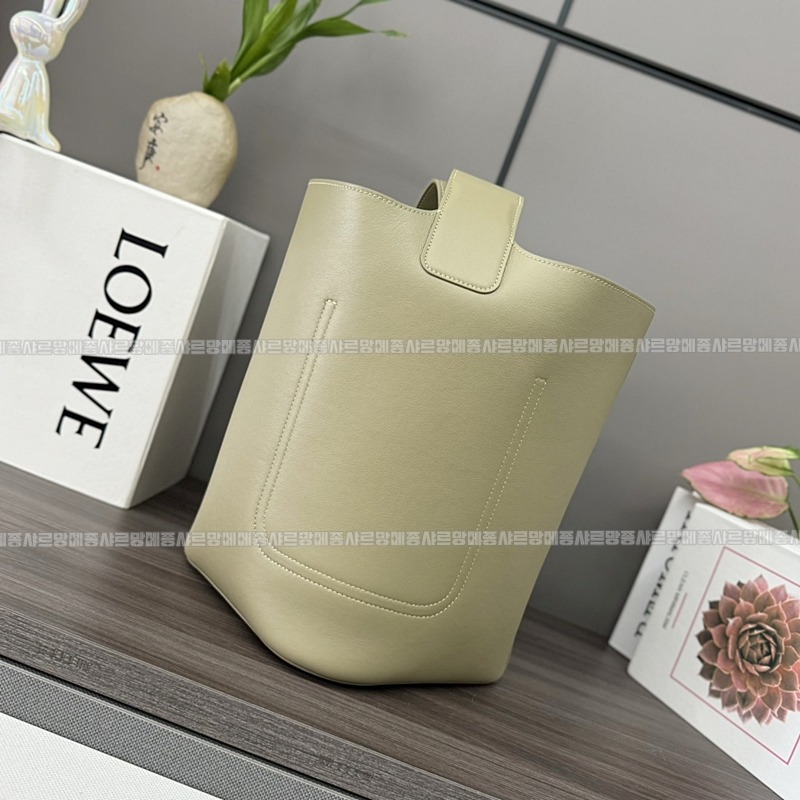 로에베미니페블버킷백  20260621 131556 021.jpg