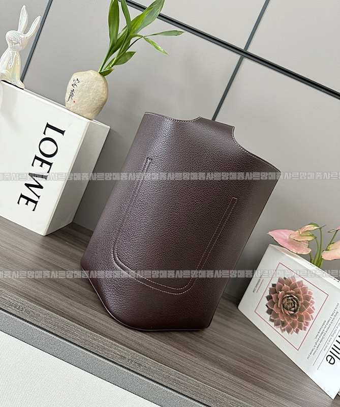 로에베페블버킷백 20260624 135020 003.jpg