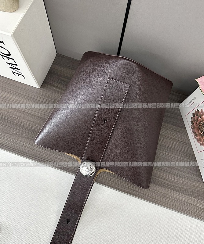 로에베페블버킷백 20260624 135021 005.jpg