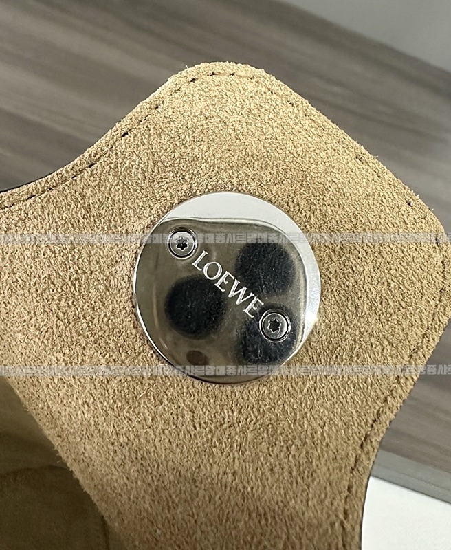 로에베페블버킷백 20260624 135021 007.jpg