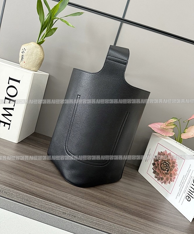 로에베페블버킷백 20260624 135022 012.jpg