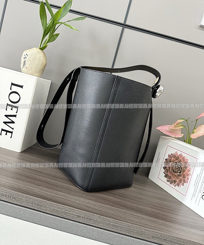 로에베페블버킷백 20260624 135022 011.jpg
