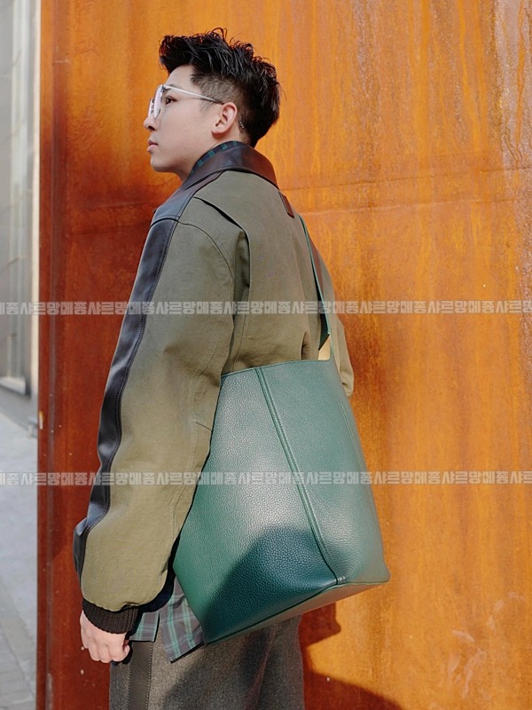 로에베페블버킷백미디움  20260624 155343 013.jpg