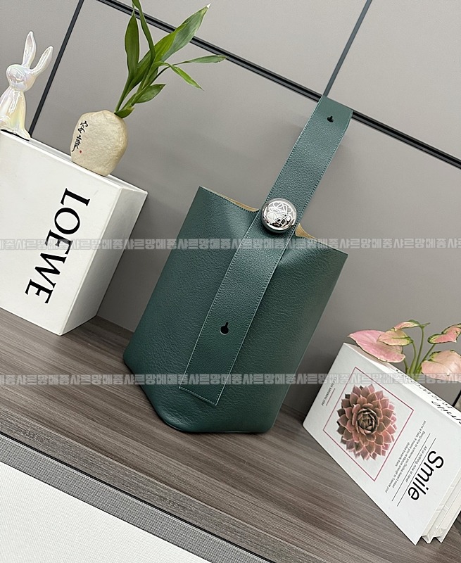 로에베페블버킷백미디움  20260624 155341 001.jpg