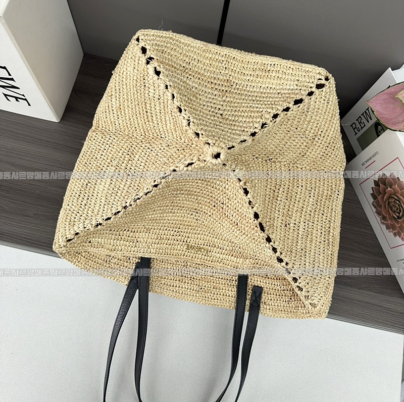 로에베퍼즐폴드토트라피아  20260624 165729 003.jpg