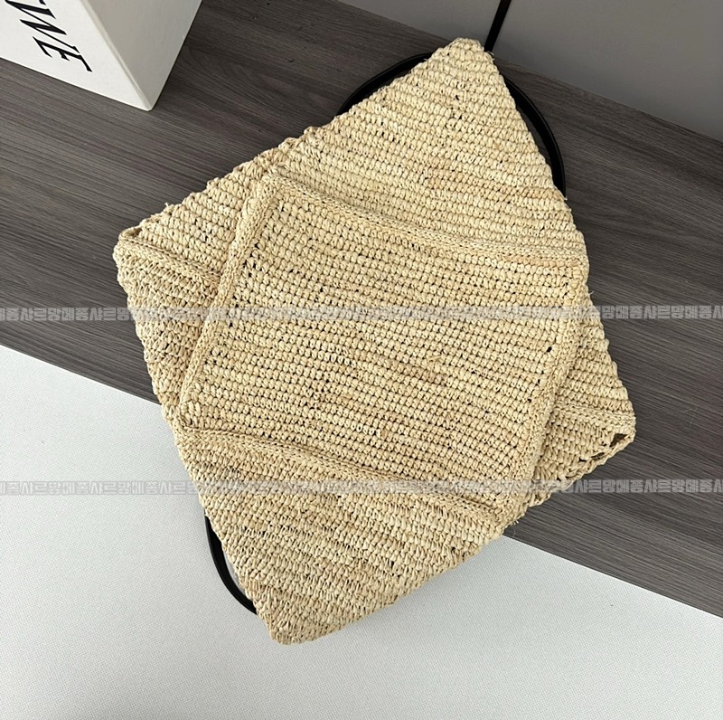 로에베퍼즐폴드토트라피아  20260624 165729 006.jpg