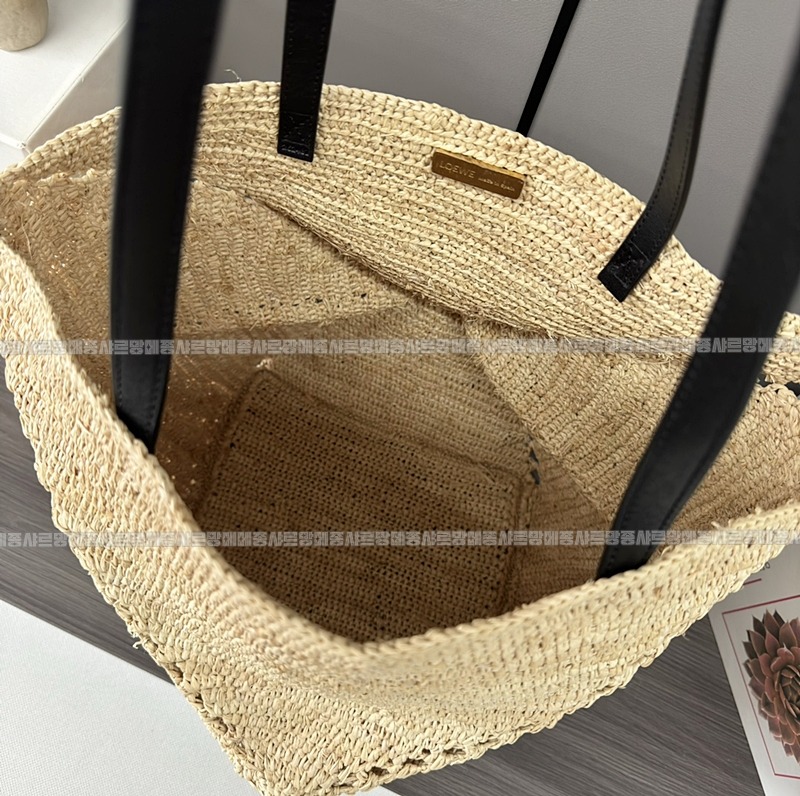 로에베퍼즐폴드토트라피아  20260624 165729 008.jpg