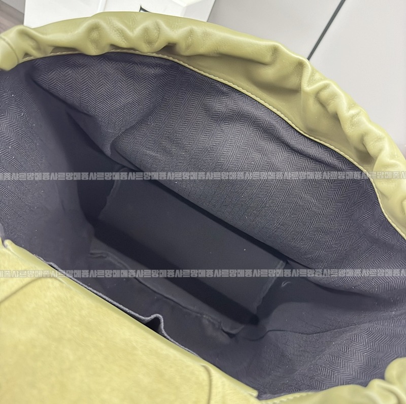 로에베플라멩코백팩  20260626 102650 007.jpg