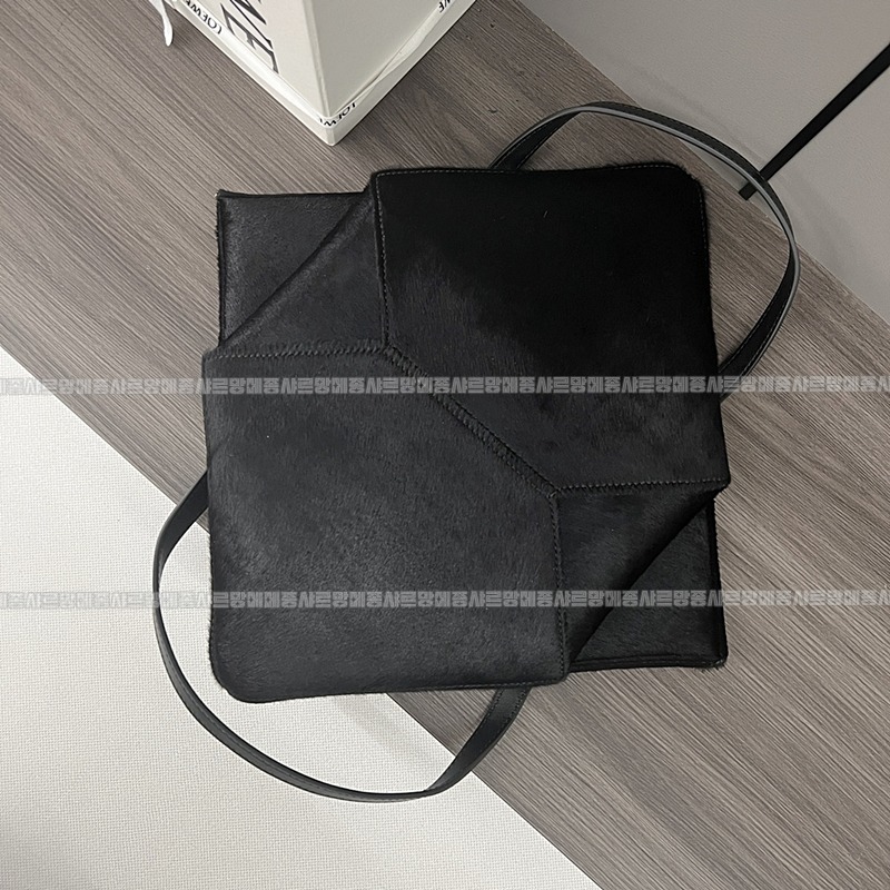 로에베퍼즐폴드토트백  20260628 153632 025.jpg