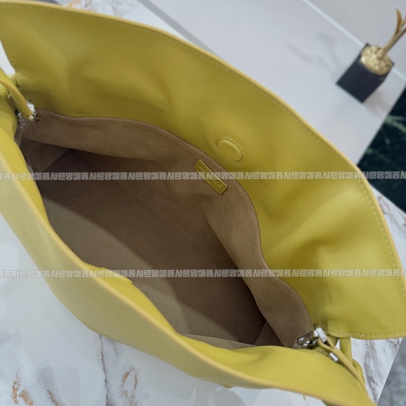 로에베플라멩코클러치백  20260703 133625 171.jpg