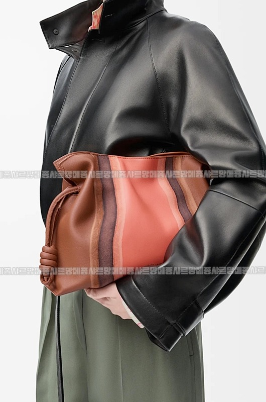로에베프라멩코클러치랜드스케이프  20260705 120216 014.jpg