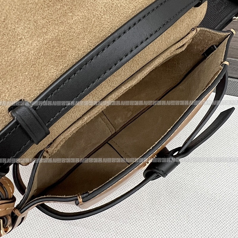로에베플라멩코미니클러치  20260706 143534 021.jpg