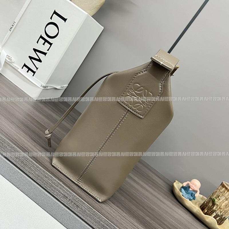 로에베스몰큐비크로스백  20260707 100915 014.jpg
