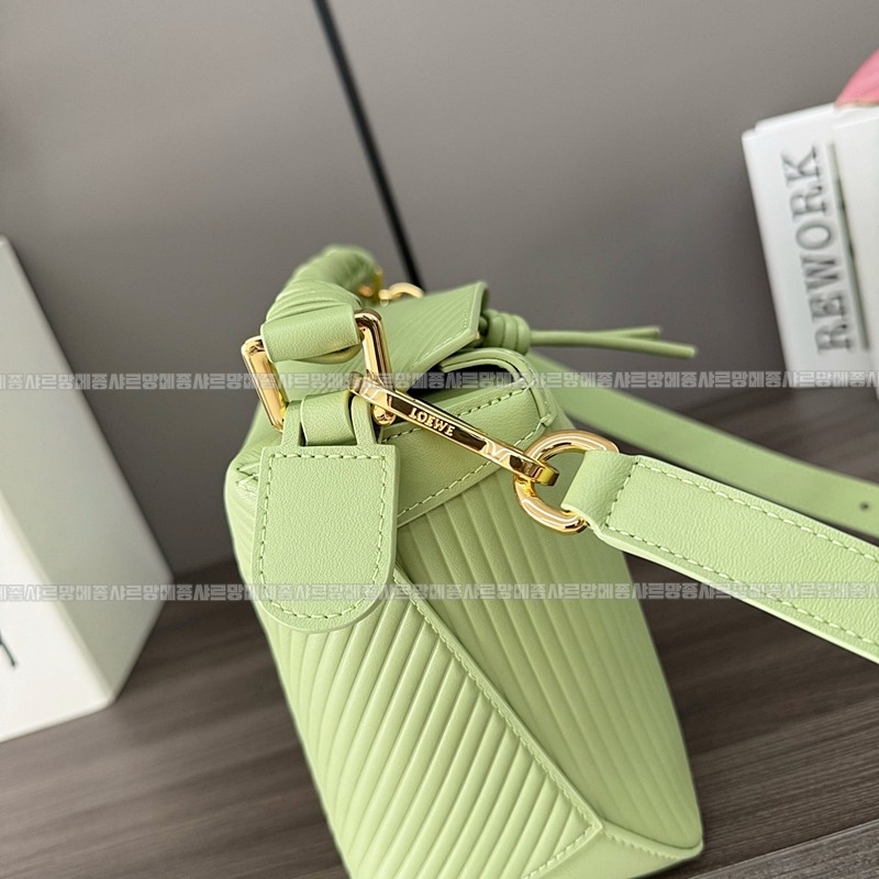 로에베스몰다이아몬드퍼즐엣지백  20260711 161055 007.jpg