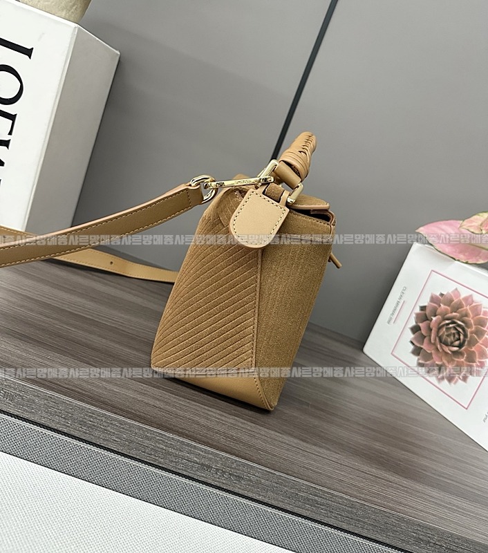 로에베스몰다이아몬드퍼즐엣지백  20260711 161108 034.jpg