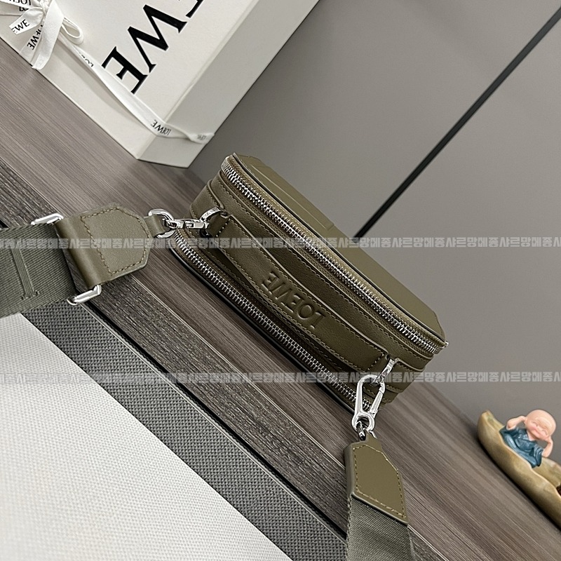 로에베카메라크로스백미니  20260712 125909 017.jpg